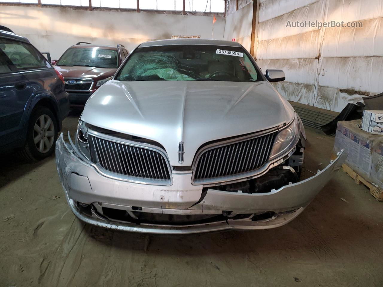 2014 Lincoln Mks  Серебряный vin: 1LNHL9EK4EG608932