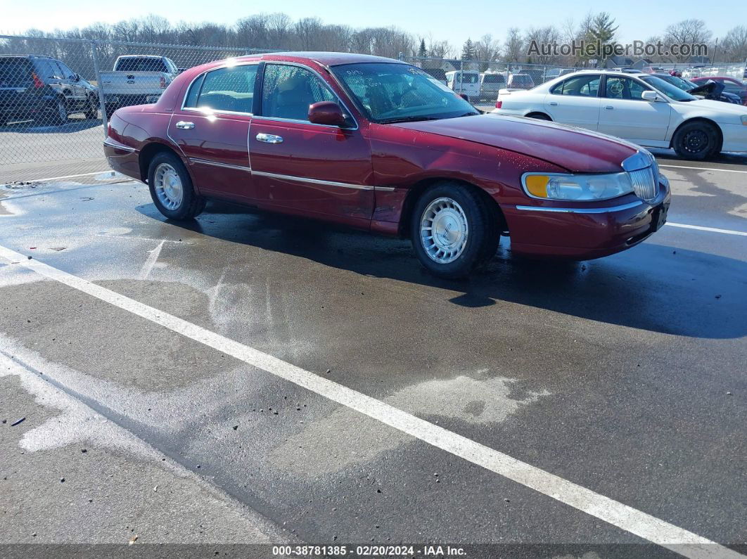 1999 Lincoln Town Car Executive Burgundy vin: 1LNHM81W1XY646048