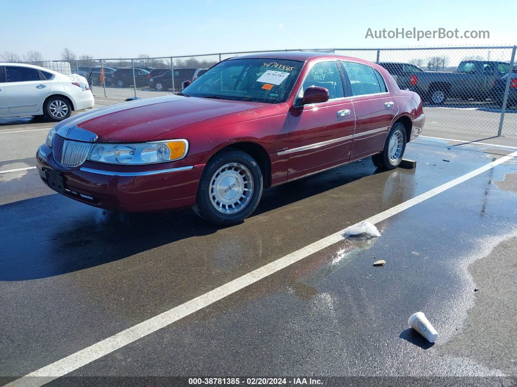 1999 Lincoln Town Car Executive Burgundy vin: 1LNHM81W1XY646048