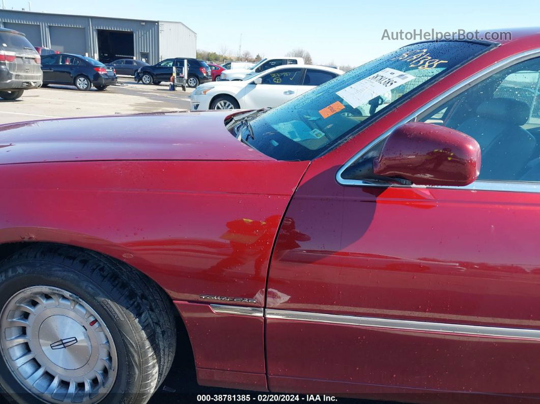 1999 Lincoln Town Car Executive Burgundy vin: 1LNHM81W1XY646048