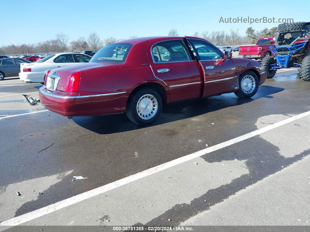 1999 Lincoln Town Car Executive Burgundy vin: 1LNHM81W1XY646048