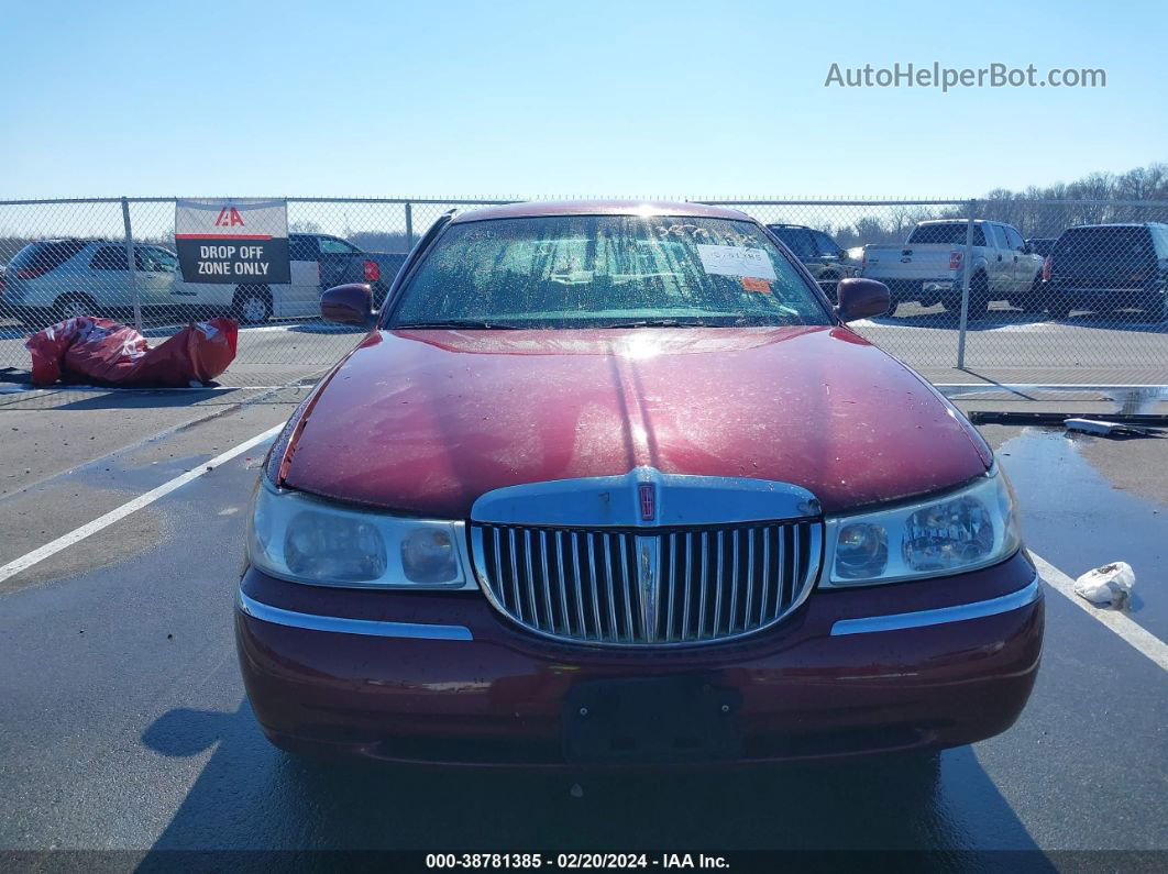 1999 Lincoln Town Car Executive Burgundy vin: 1LNHM81W1XY646048