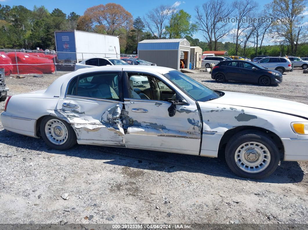 1999 Lincoln Town Car Executive White vin: 1LNHM81W2XY685926