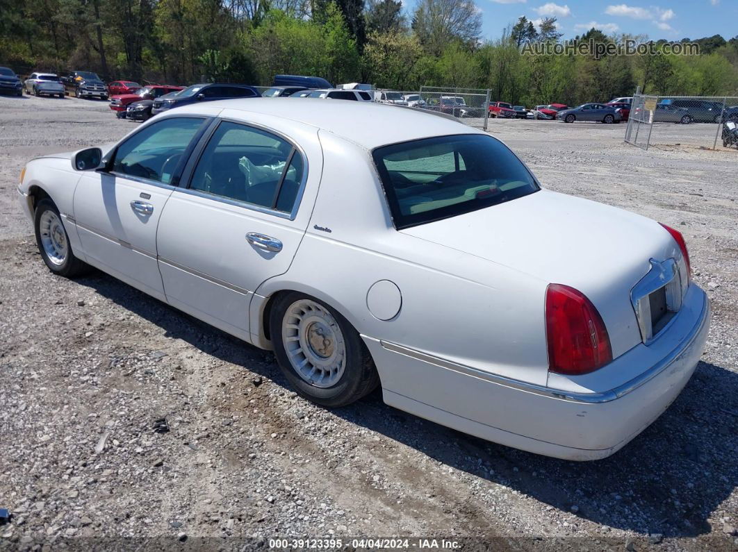 1999 Lincoln Town Car Executive White vin: 1LNHM81W2XY685926