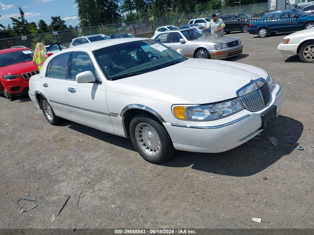 1999 Lincoln Town Car Executive White vin: 1LNHM81W2XY696196