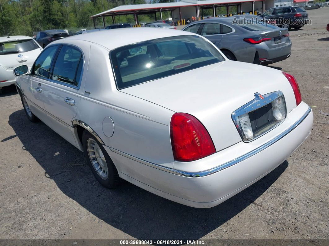 1999 Lincoln Town Car Executive White vin: 1LNHM81W2XY696196