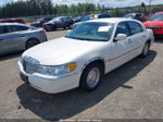 1999 Lincoln Town Car Executive White vin: 1LNHM81W2XY696196