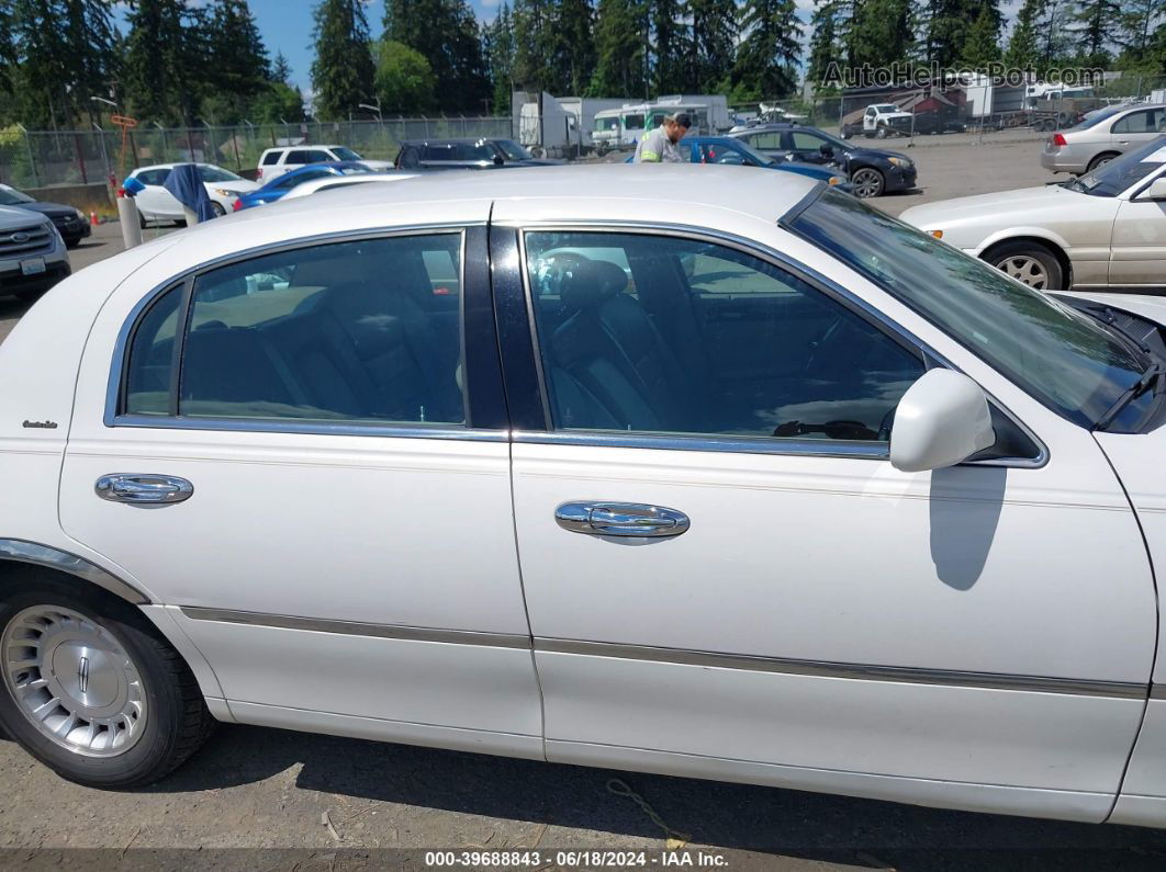 1999 Lincoln Town Car Executive White vin: 1LNHM81W2XY696196