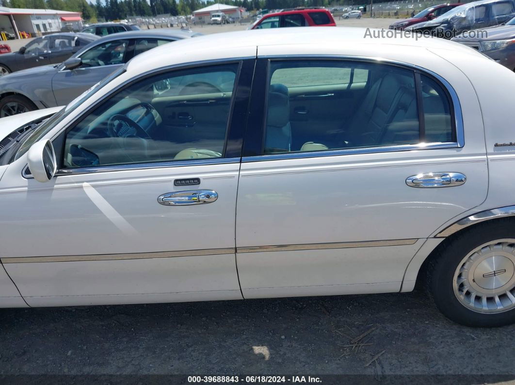 1999 Lincoln Town Car Executive White vin: 1LNHM81W2XY696196