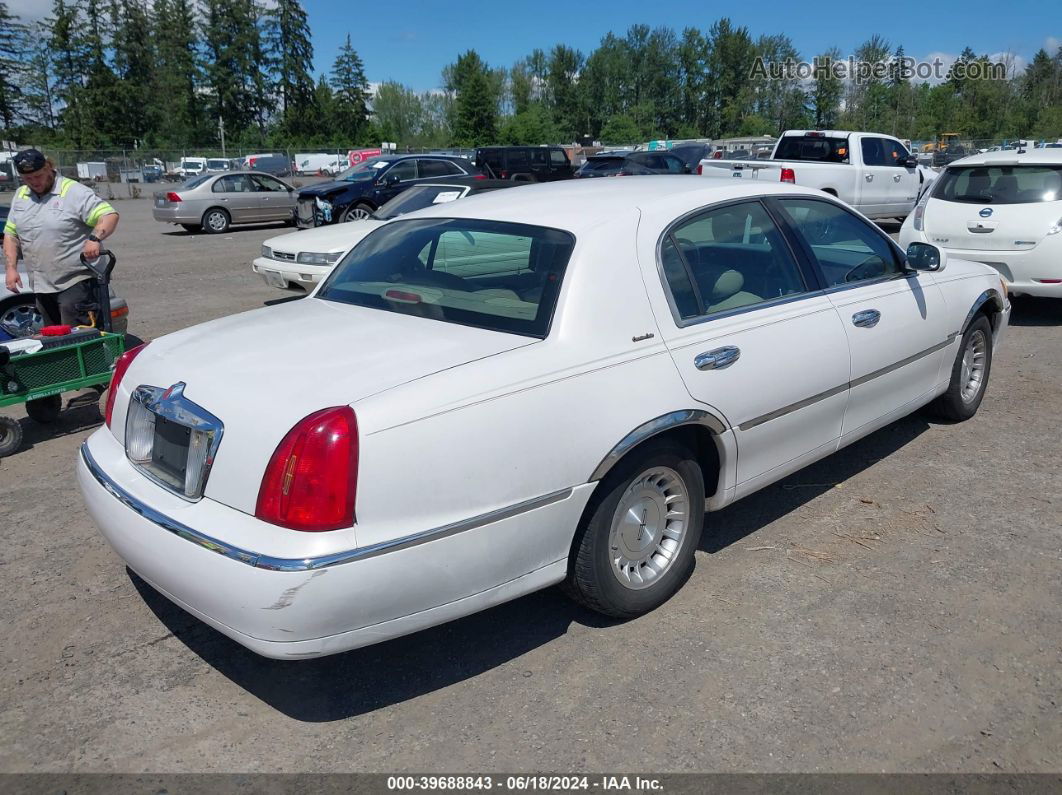 1999 Lincoln Town Car Executive White vin: 1LNHM81W2XY696196