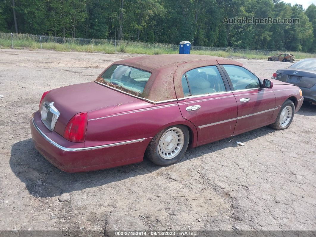 1999 Lincoln Town Car Executive Maroon vin: 1LNHM81W4XY648618