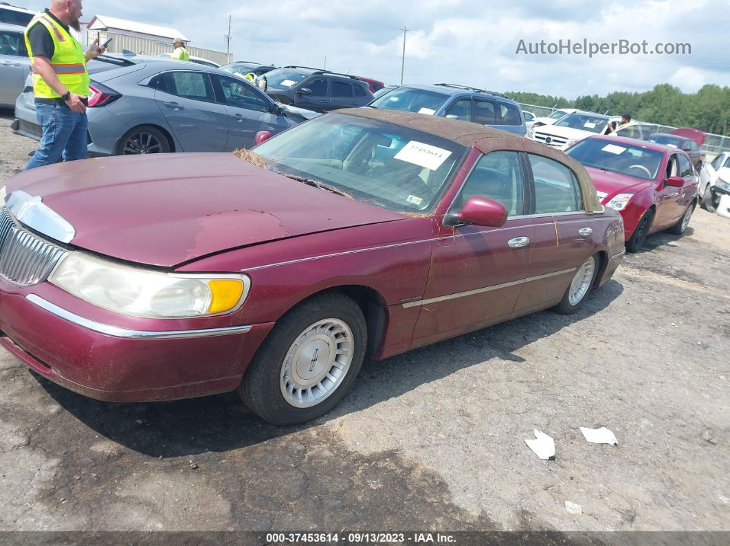 1999 Lincoln Town Car Executive Maroon vin: 1LNHM81W4XY648618