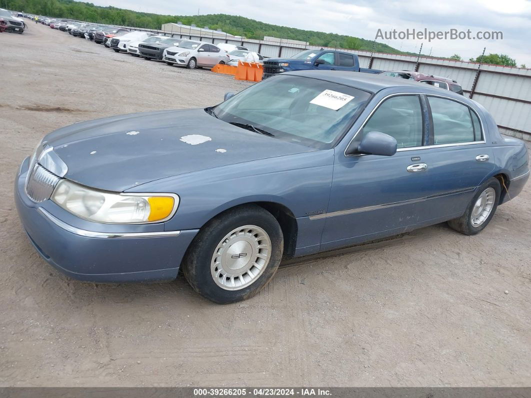 1999 Lincoln Town Car Executive Blue vin: 1LNHM81W4XY691615