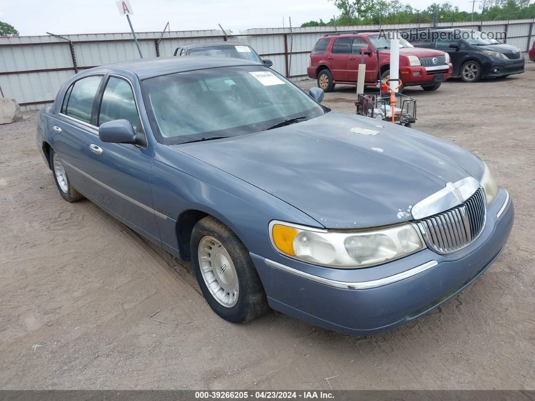 1999 Lincoln Town Car Executive Blue vin: 1LNHM81W4XY691615