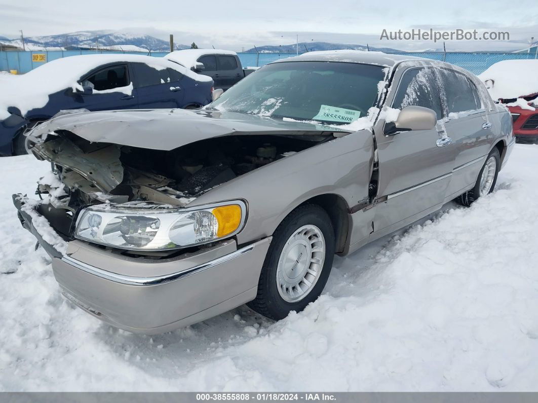 1999 Lincoln Town Car Executive Tan vin: 1LNHM81W4XY700006