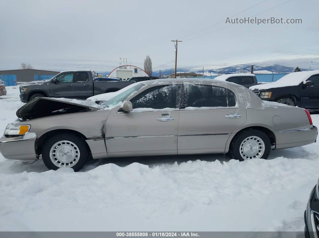 1999 Lincoln Town Car Executive Tan vin: 1LNHM81W4XY700006