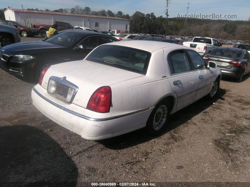 1999 Lincoln Town Car Executive Белый vin: 1LNHM81W4XY714455