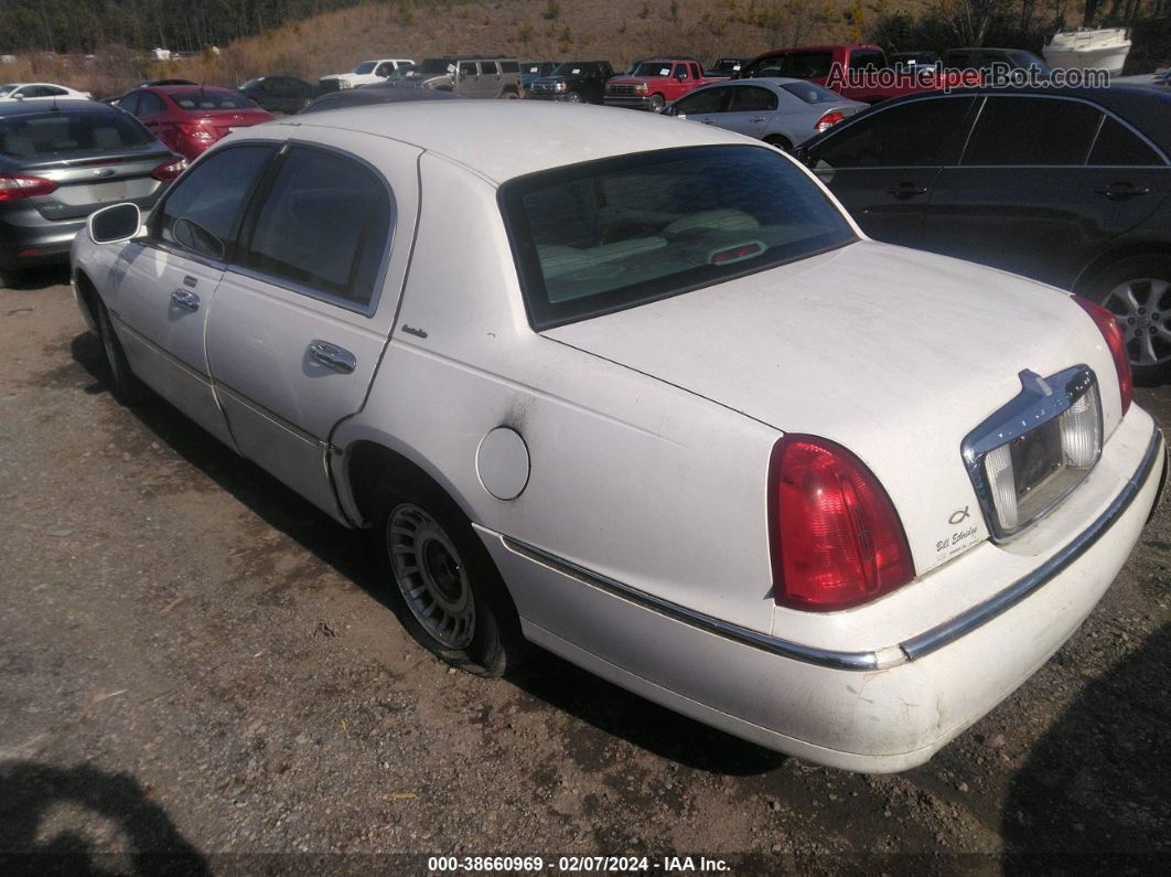 1999 Lincoln Town Car Executive Белый vin: 1LNHM81W4XY714455