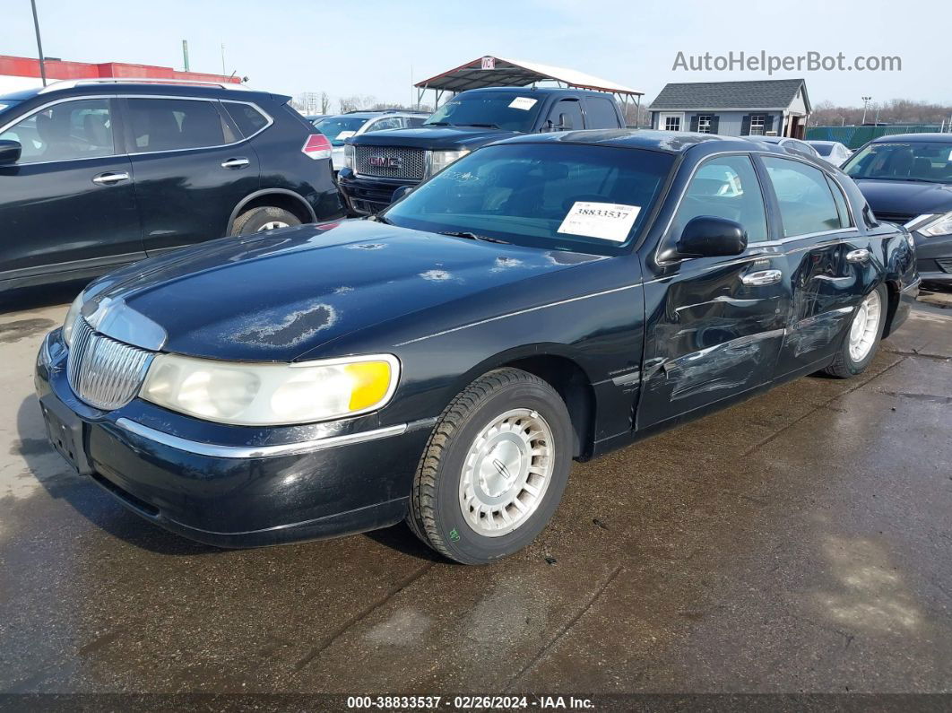 1999 Lincoln Town Car Executive Black vin: 1LNHM81W6XY661693