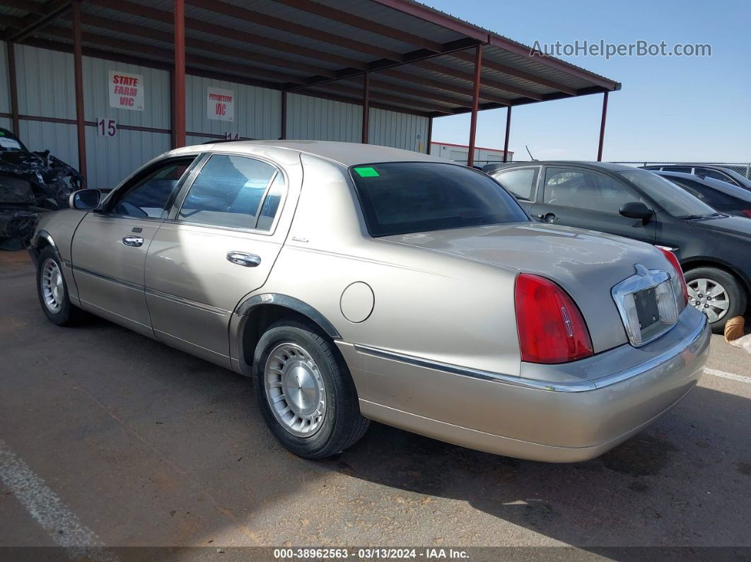 1999 Lincoln Town Car Executive Beige vin: 1LNHM81W6XY674136