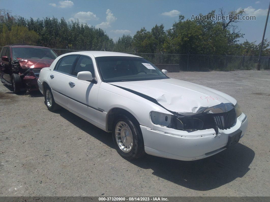 1999 Lincoln Town Car Executive White vin: 1LNHM81W8XY706522