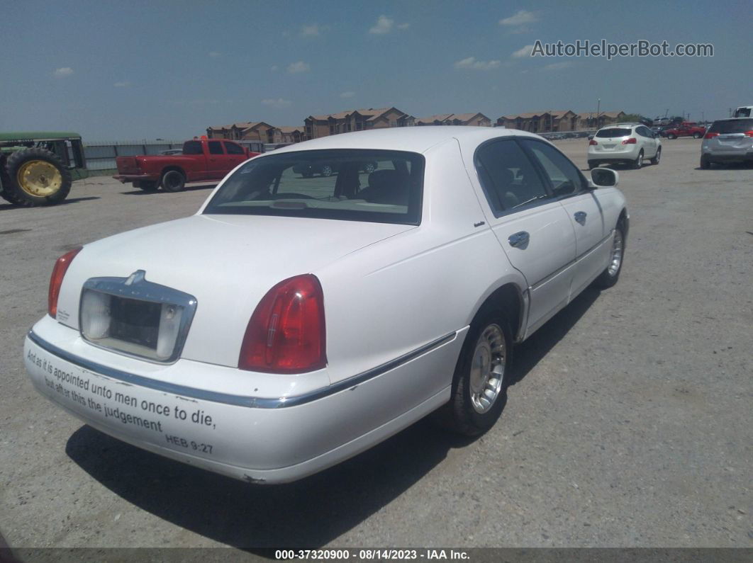 1999 Lincoln Town Car Executive Белый vin: 1LNHM81W8XY706522