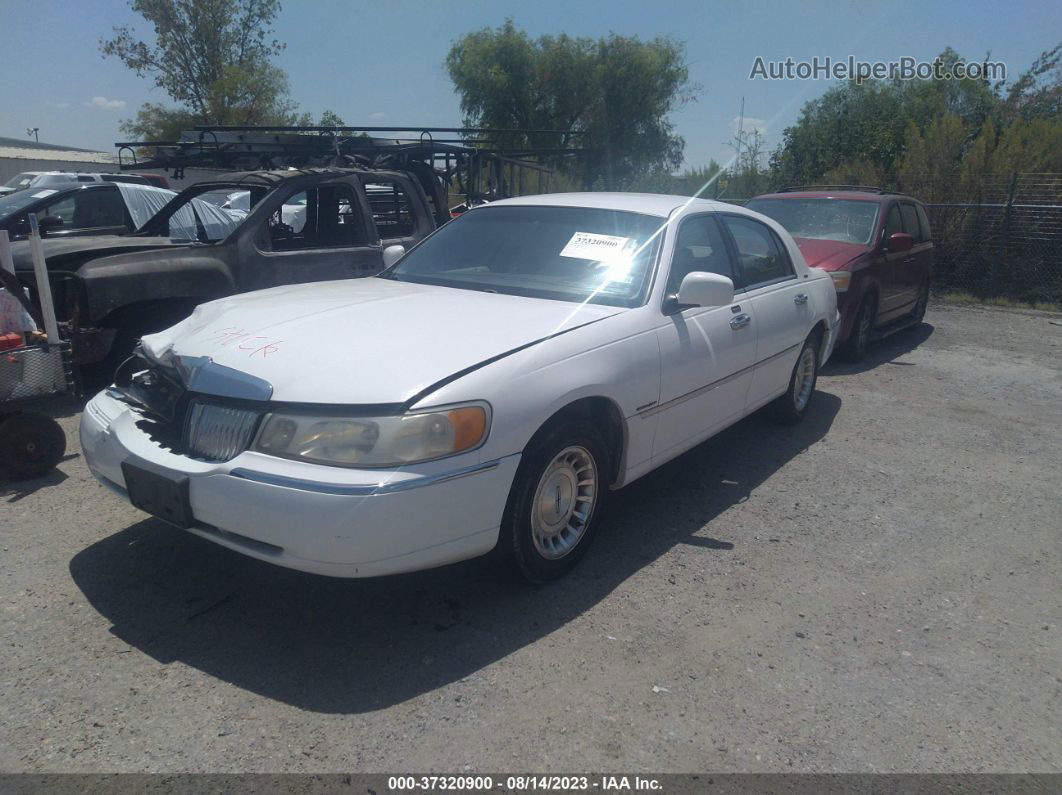 1999 Lincoln Town Car Executive White vin: 1LNHM81W8XY706522