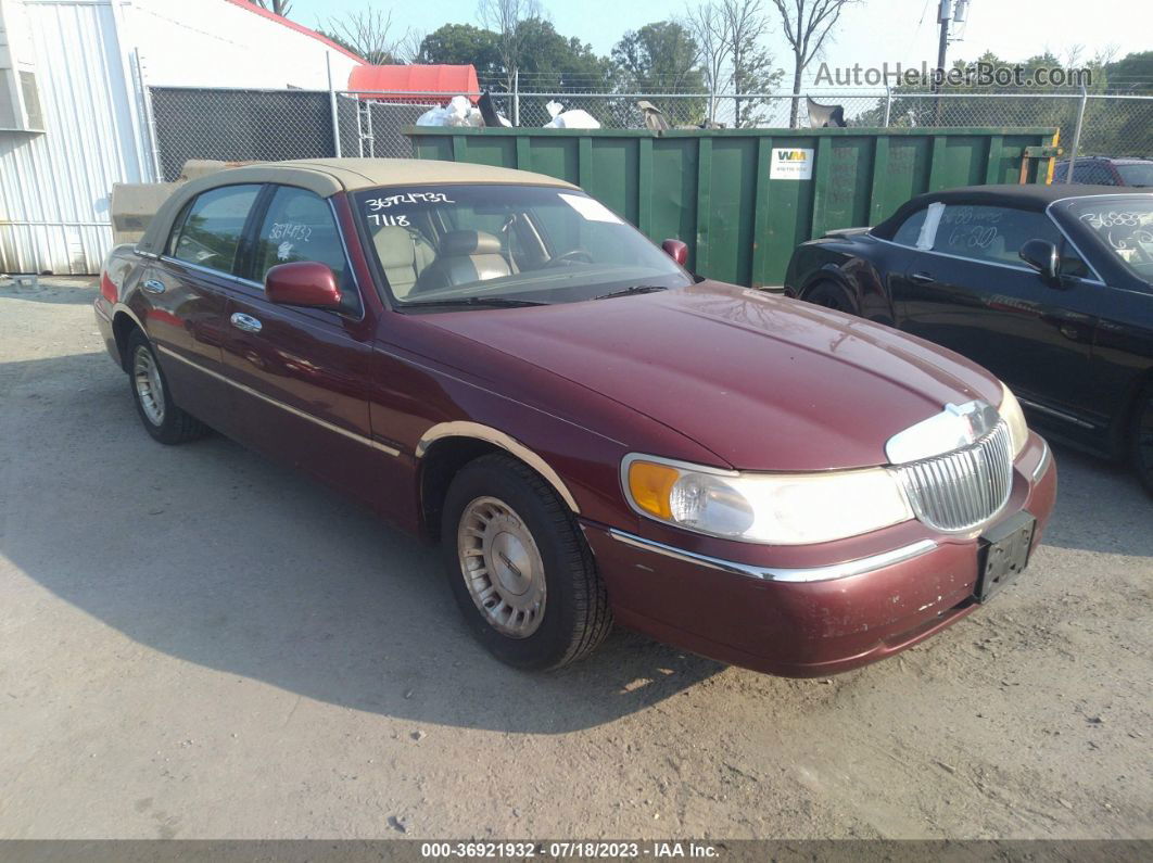 1999 Lincoln Town Car Executive Burgundy vin: 1LNHM81WXXY720678