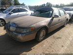 1999 Lincoln Town Car Signature Золотой vin: 1LNHM82W0XY705671