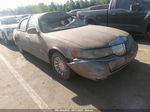 1999 Lincoln Town Car Signature Золотой vin: 1LNHM82W0XY705671