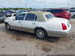 1999 Lincoln Town Car Signature White vin: 1LNHM82W0XY707372