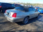 1999 Lincoln Town Car Signature Tan vin: 1LNHM82W1XY628065