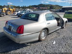 1999 Lincoln Town Car Signature Gold vin: 1LNHM82W2XY688128