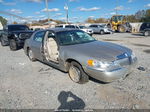 1999 Lincoln Town Car Signature Gold vin: 1LNHM82W2XY688128