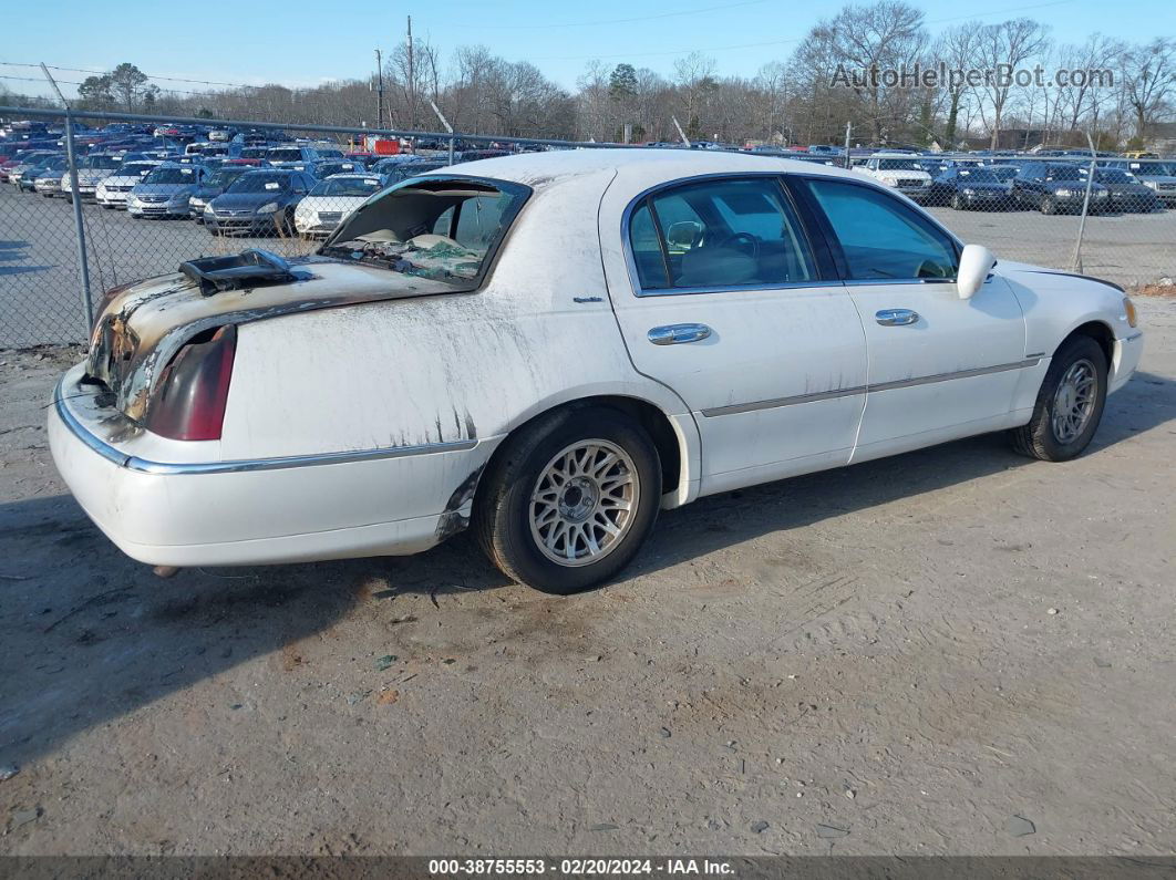 1999 Lincoln Town Car Signature White vin: 1LNHM82W3XY620484