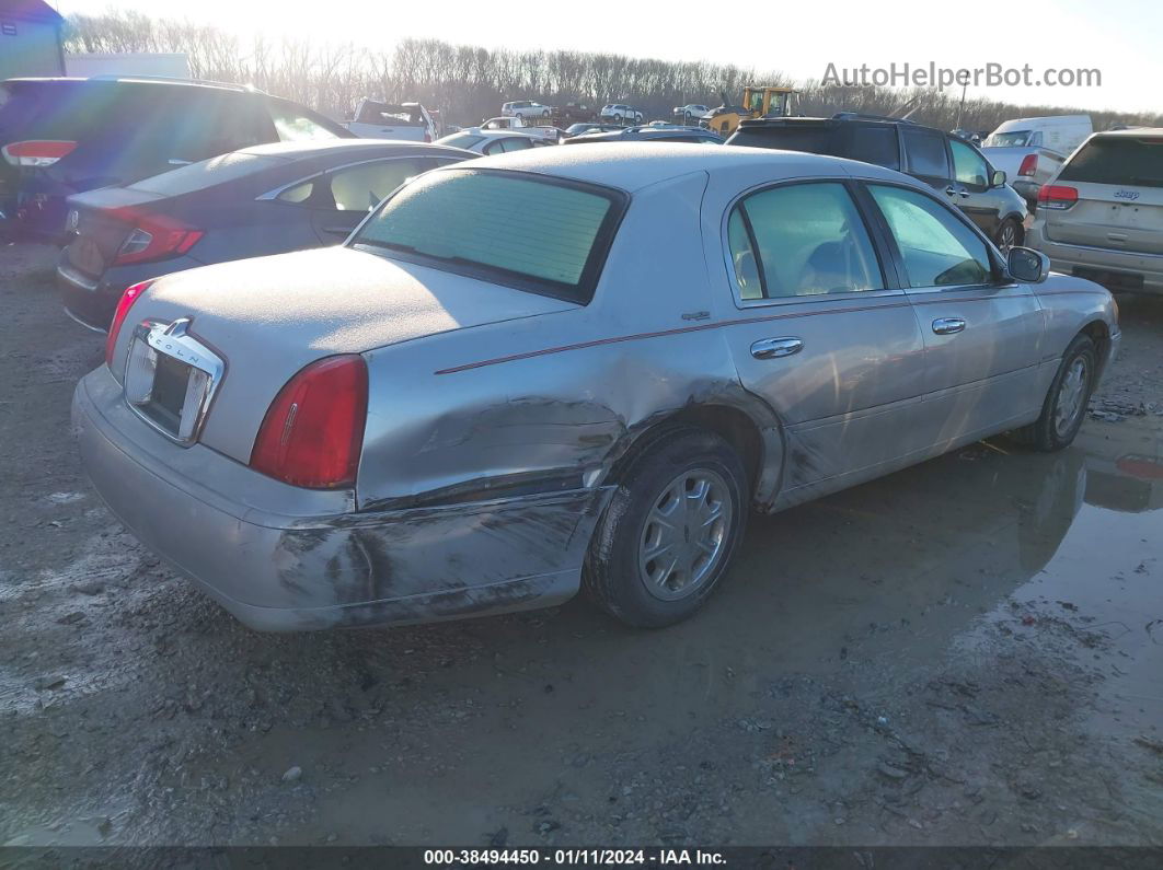 1999 Lincoln Town Car Signature Silver vin: 1LNHM82W5XY624780