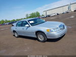 1999 Lincoln Town Car Signature Серебряный vin: 1LNHM82W5XY713992