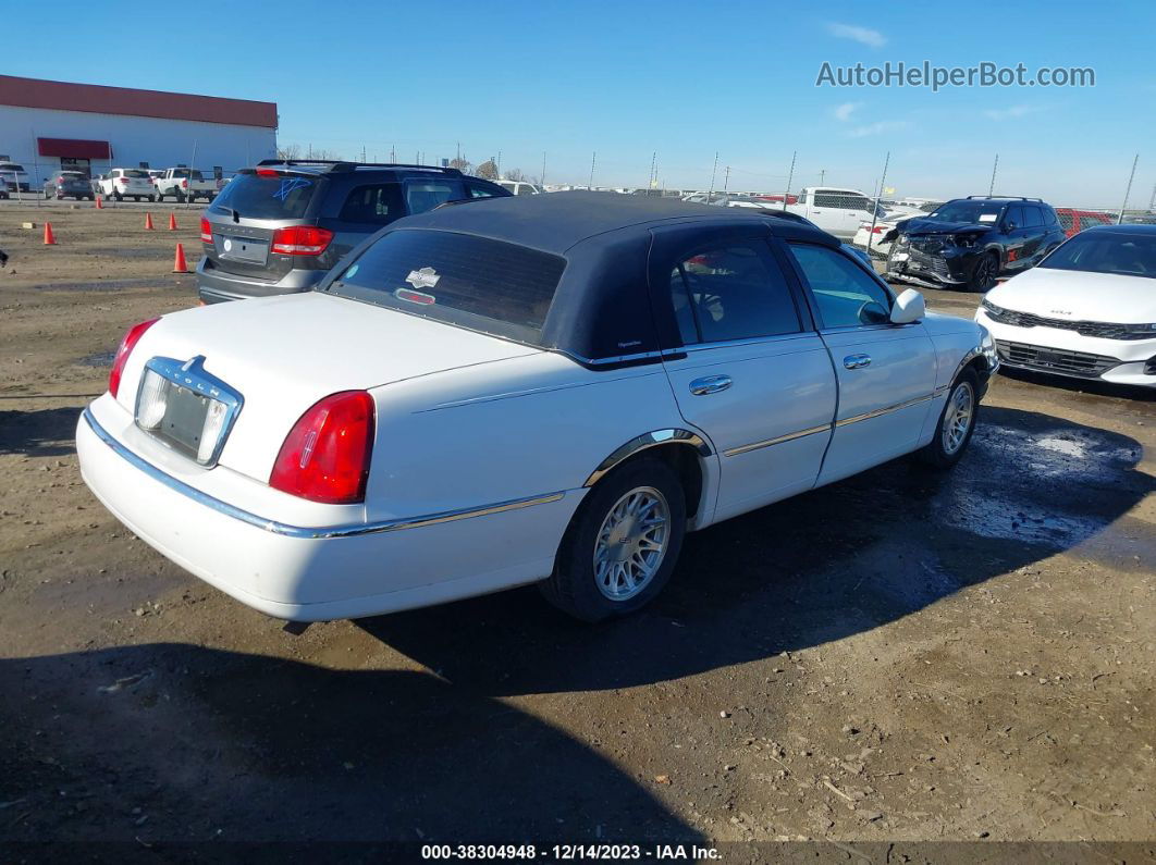 1999 Lincoln Town Car Signature White vin: 1LNHM82W7XY708681