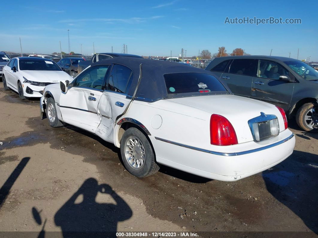 1999 Lincoln Town Car Signature White vin: 1LNHM82W7XY708681