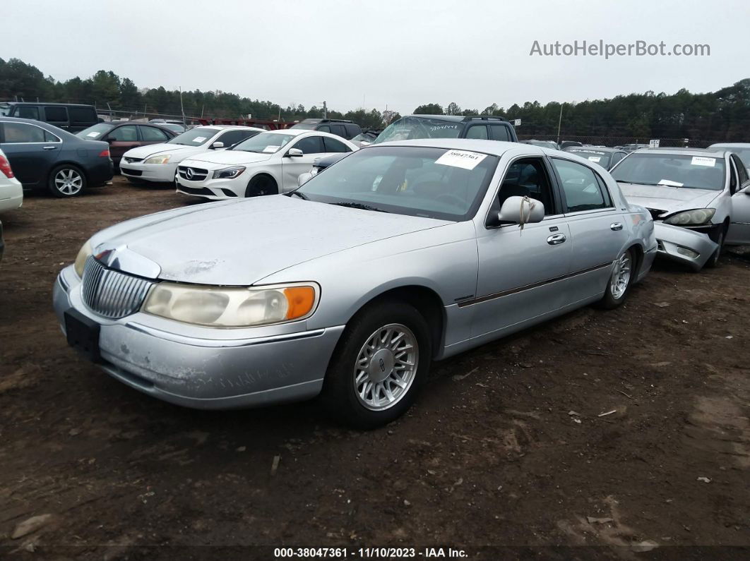 1999 Lincoln Town Car Signature Синий vin: 1LNHM82W8XY657689