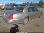 1999 Lincoln Town Car Signature Tan vin: 1LNHM82W8XY677909