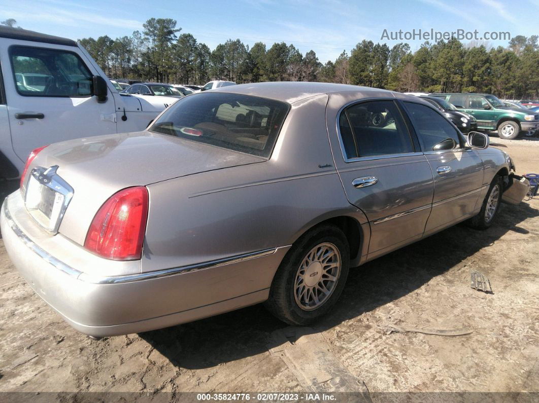 1999 Lincoln Town Car Signature Gold vin: 1LNHM82W1XY682059