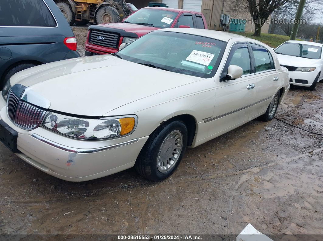 1999 Lincoln Town Car Cartier Cream vin: 1LNHM83W1XY627822