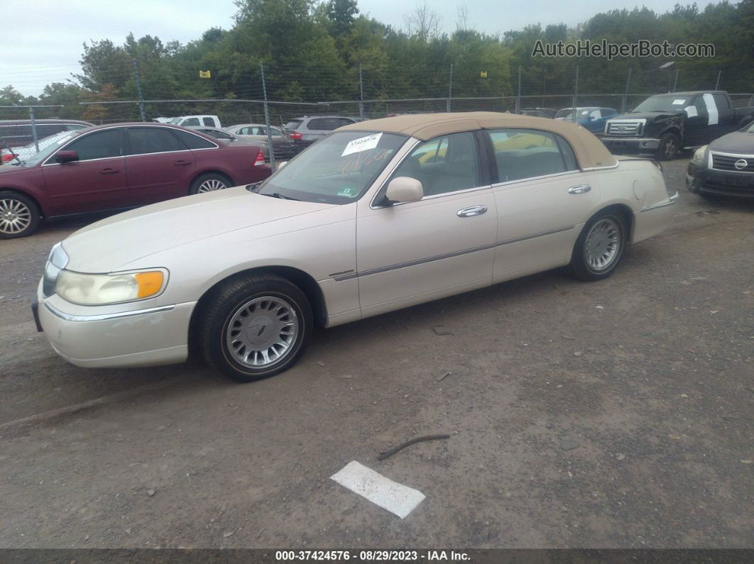 1999 Lincoln Town Car Cartier Cream vin: 1LNHM83W2XY641311