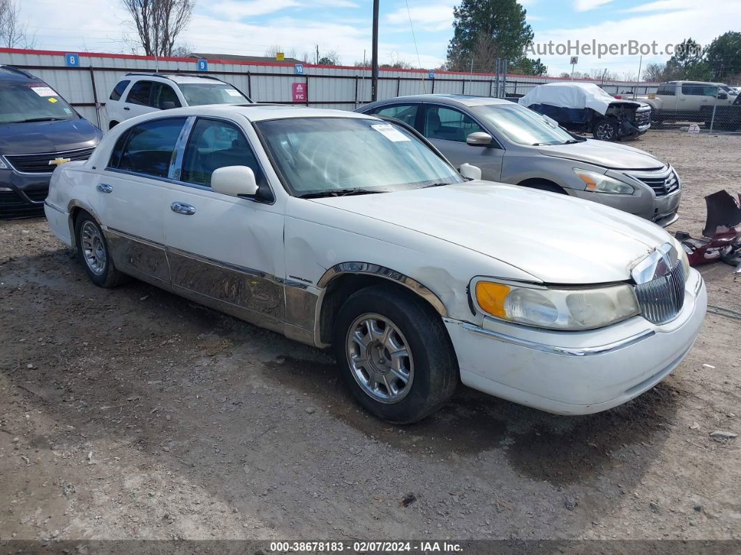 1999 Lincoln Town Car Cartier White vin: 1LNHM83W3XY704559