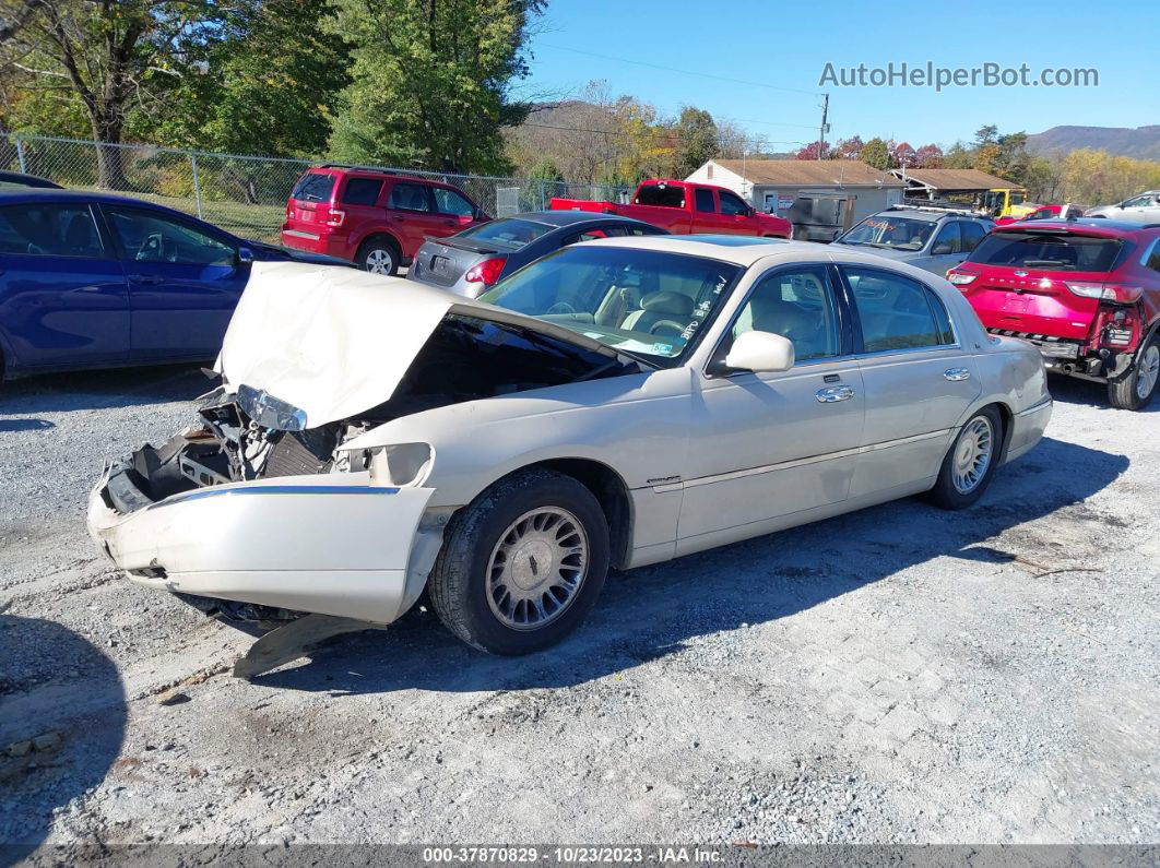 1999 Lincoln Town Car Cartier Золотой vin: 1LNHM83W5XY716809