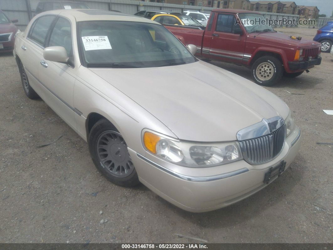 1999 Lincoln Town Car Cartier Gold vin: 1LNHM83W7XY633026