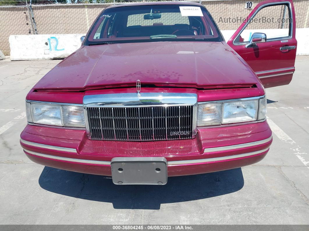 1992 Lincoln Town Car Executive Red vin: 1LNLM81W1NY625434