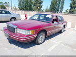 1992 Lincoln Town Car Executive Red vin: 1LNLM81W1NY625434