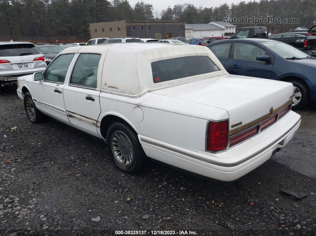 1995 Lincoln Town Car Signature/spinnaker White vin: 1LNLM82W0SY674537